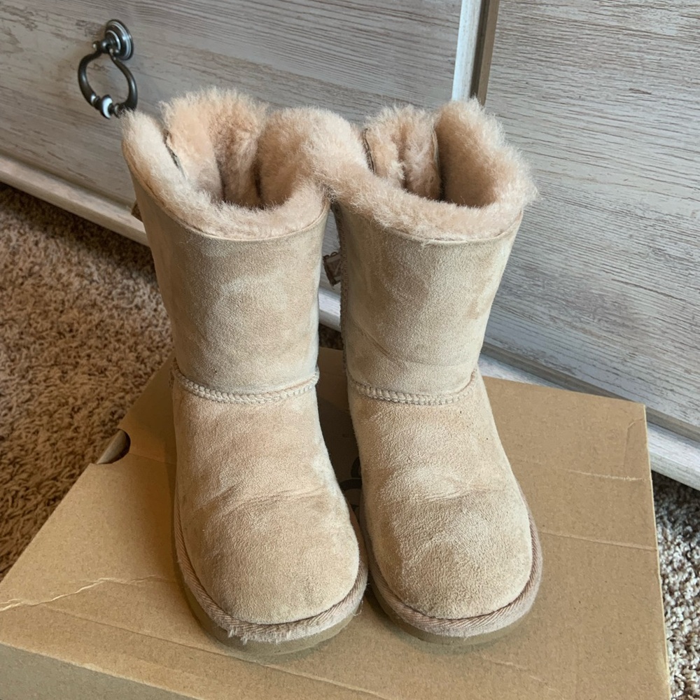 UGG kids Bailey Bow size 1